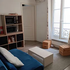 En Plein Coeur Du 10eme Et Proche De Plusieurs Gares Paris